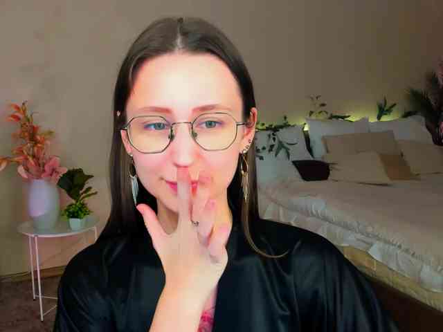 YourLovellyStory webcam