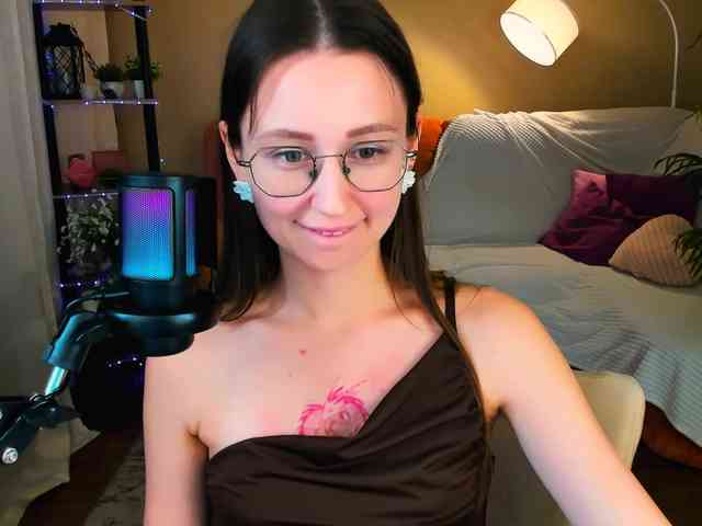 YourLovellyStory webcam