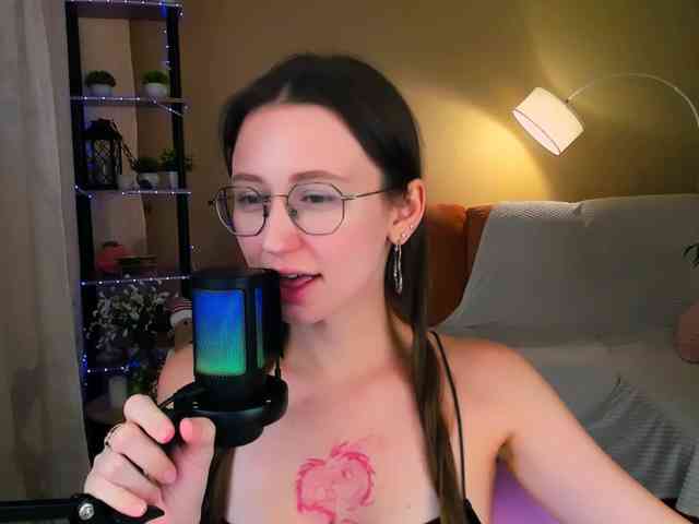 YourLovellyStory webcam