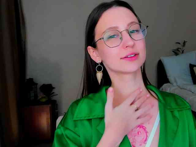 YourLovellyStory webcam