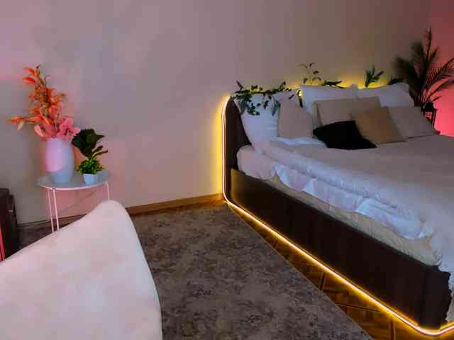 YourLovellyStory webcam