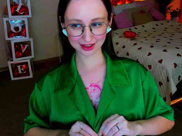 YourLovellyStory webcam