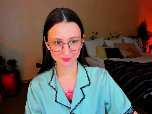 YourLovellyStory webcam