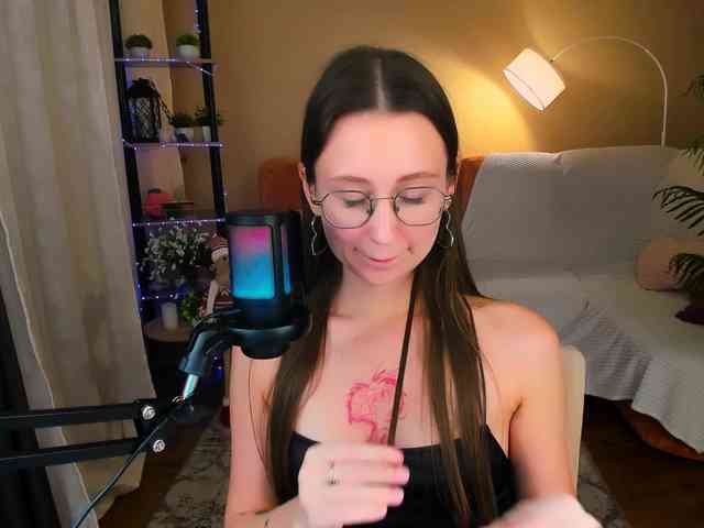 YourLovellyStory webcam