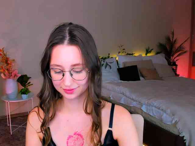 YourLovellyStory webcam