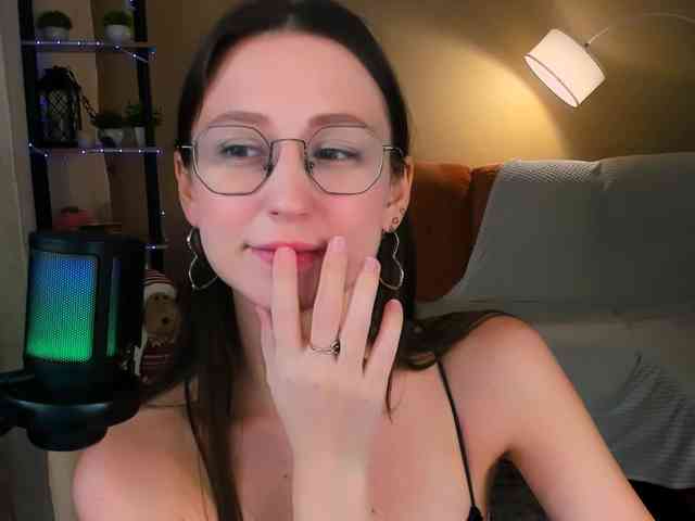 YourLovellyStory webcam