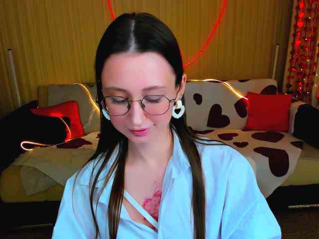 YourLovellyStory webcam