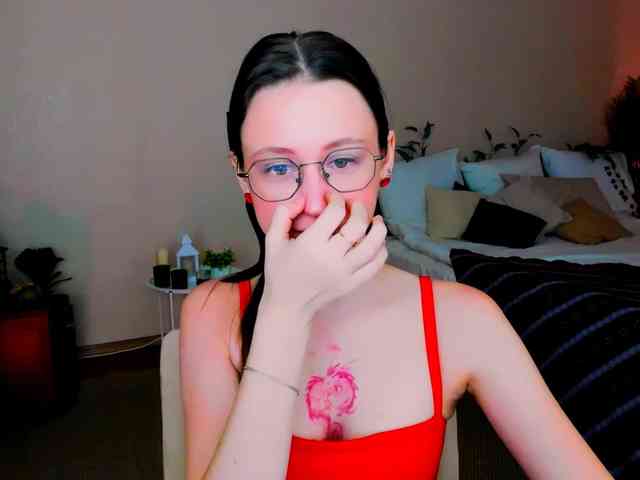 YourLovellyStory webcam