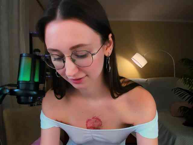 YourLovellyStory webcam