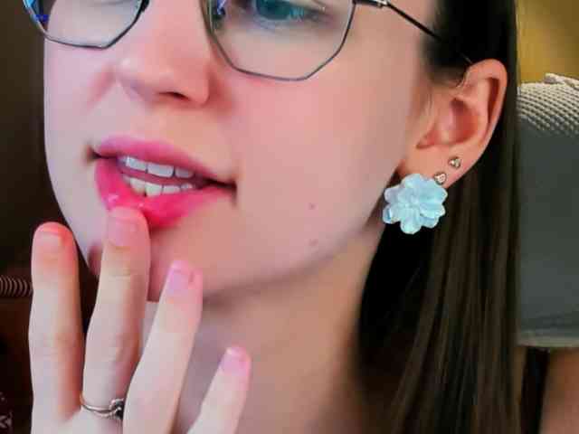 YourLovellyStory webcam