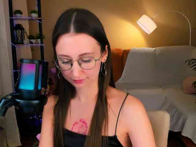 YourLovellyStory webcam