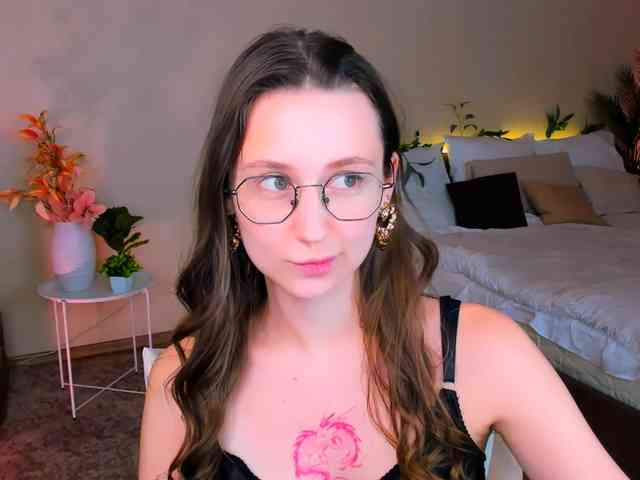 YourLovellyStory webcam