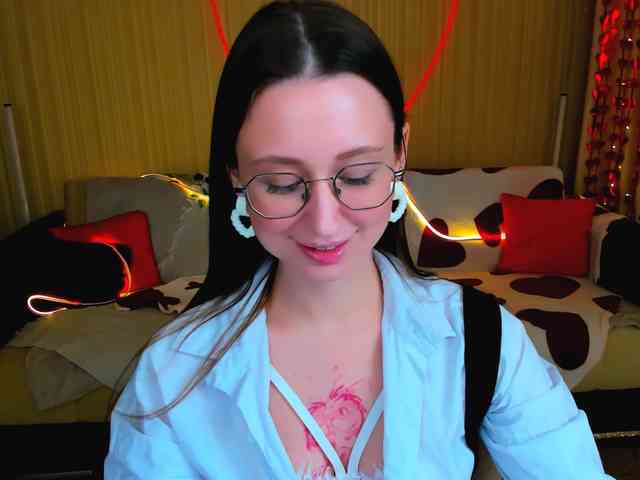 YourLovellyStory webcam