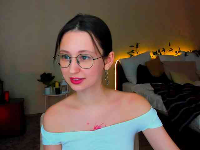 YourLovellyStory webcam