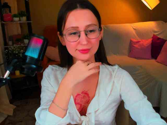 YourLovellyStory webcam