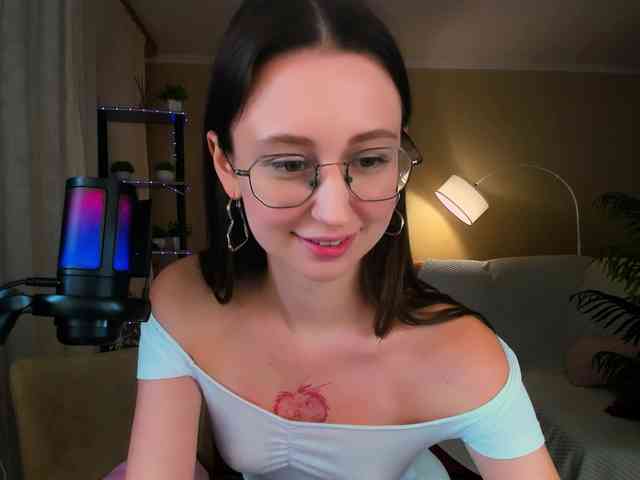 YourLovellyStory webcam