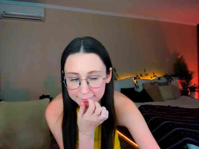 YourLovellyStory webcam