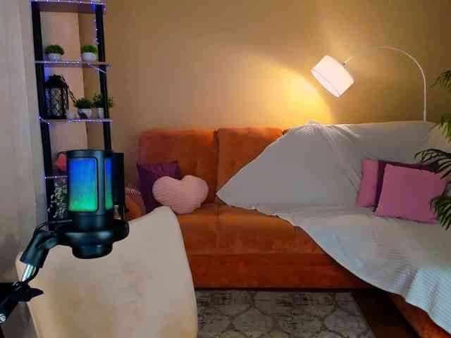 YourLovellyStory webcam