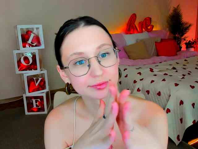 YourLovellyStory webcam