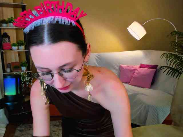 YourLovellyStory webcam