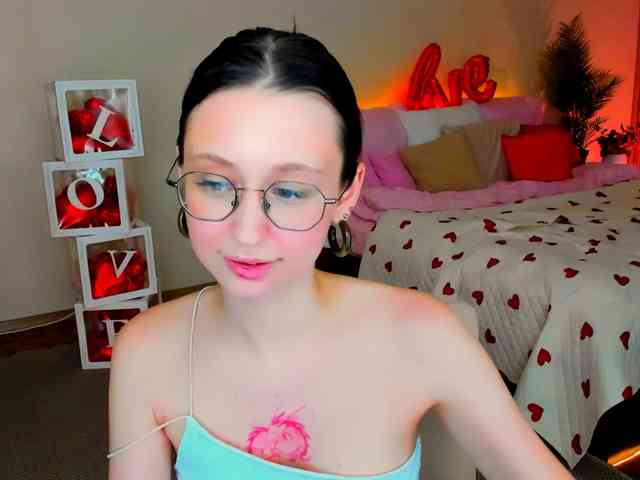 YourLovellyStory webcam