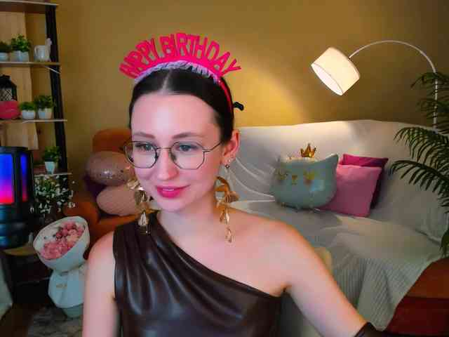 YourLovellyStory webcam