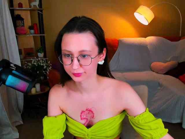 YourLovellyStory webcam