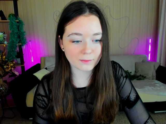 AlluringLookk's BongaCams show and profile