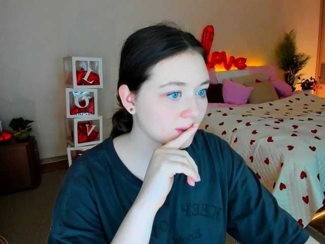 AlluringLookk's BongaCams show and profile