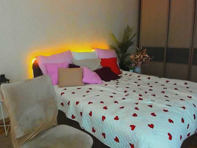 AlluringLookk's BongaCams show and profile