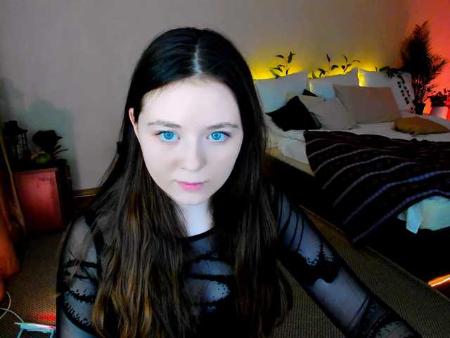 AlluringLookk webcam