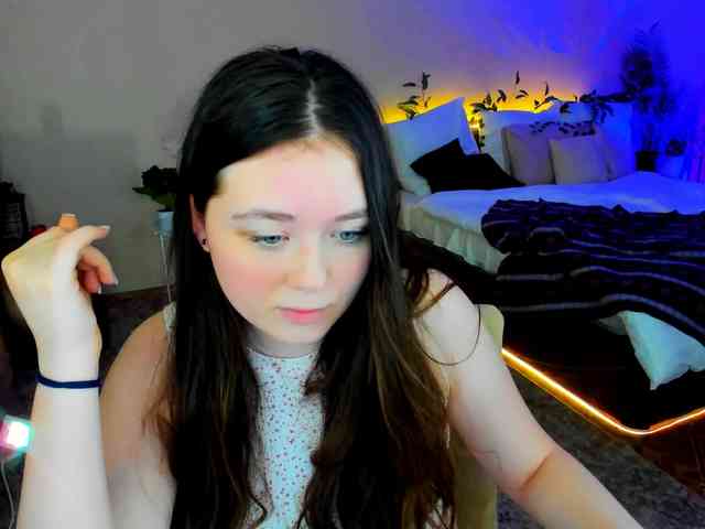 AlluringLookk webcam