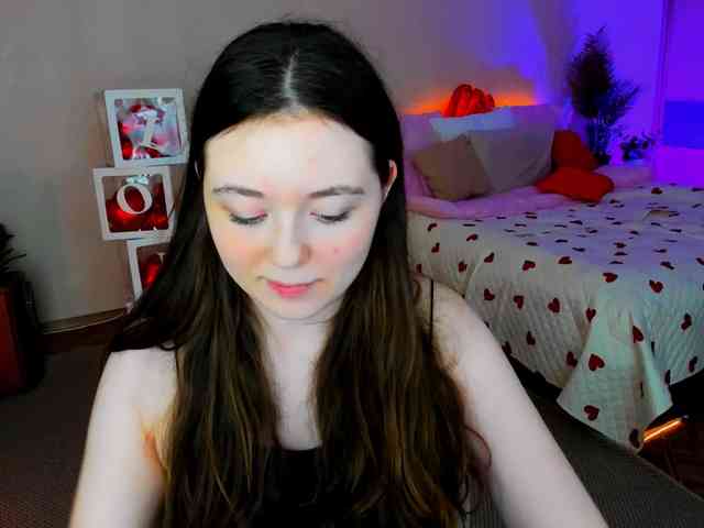 AlluringLookk webcam