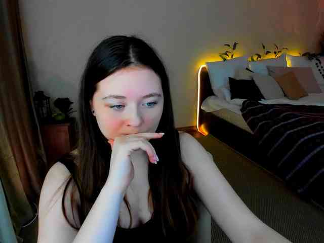 AlluringLookk webcam