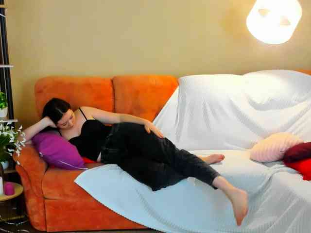 AlluringLookk webcam