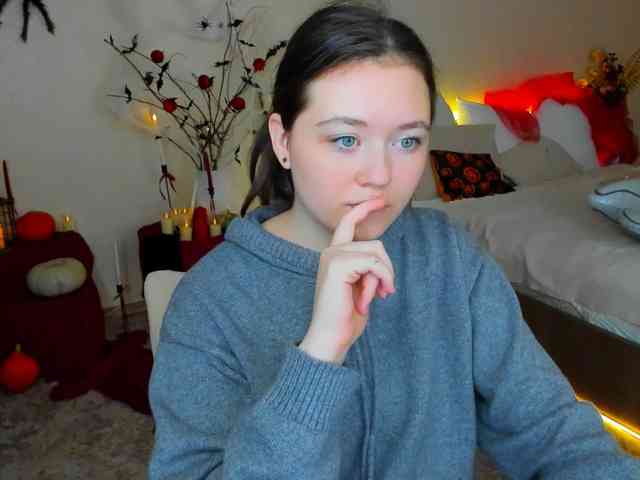 AlluringLookk webcam