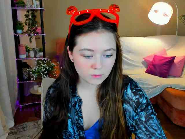 AlluringLookk webcam