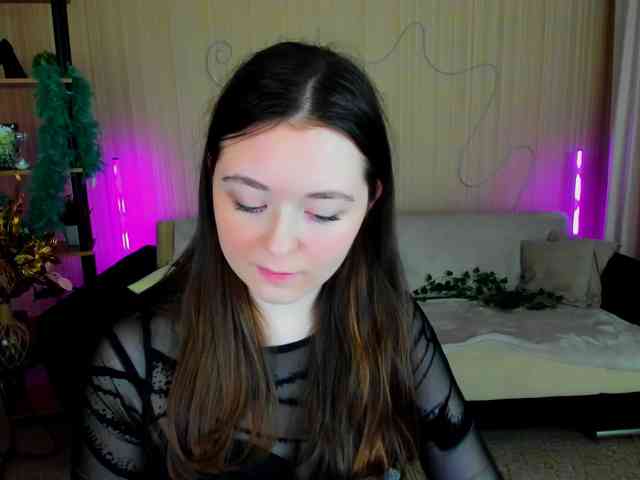 AlluringLookk webcam