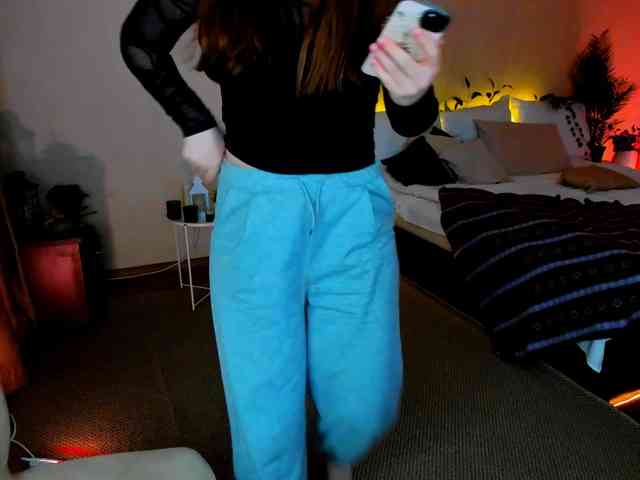 AlluringLookk webcam