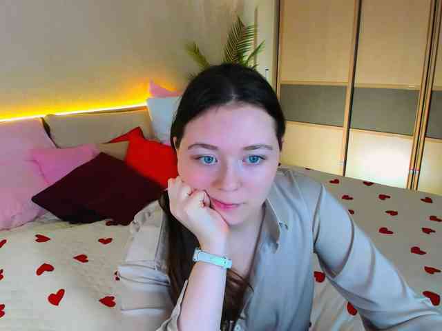 AlluringLookk Live Webcam on BongaCams