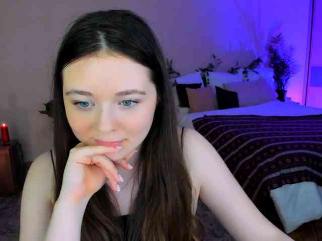 AlluringLookk webcam