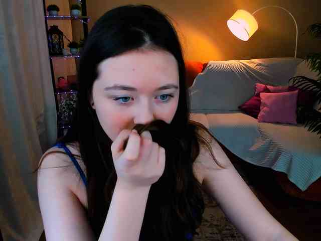 AlluringLookk webcam