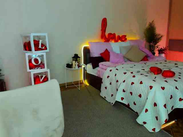 AlluringLookk webcam