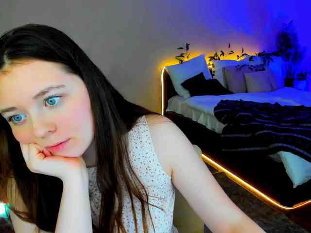 AlluringLookk webcam