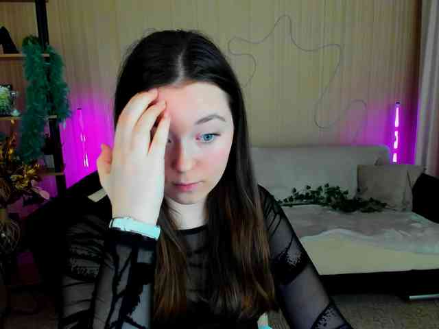 AlluringLookk webcam