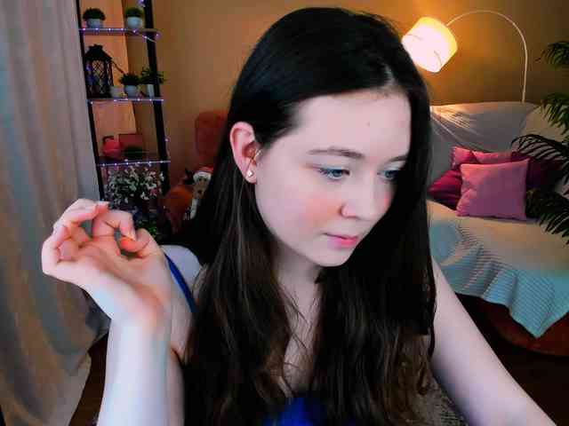 AlluringLookk webcam