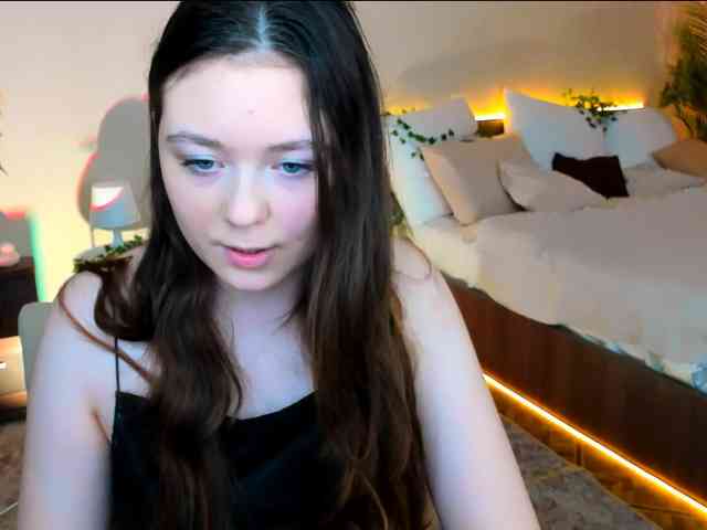 AlluringLookk webcam