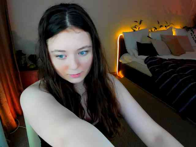 AlluringLookk webcam