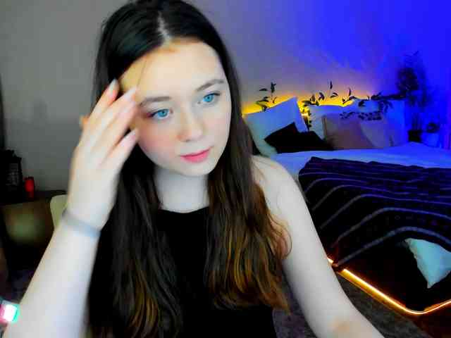 AlluringLookk webcam