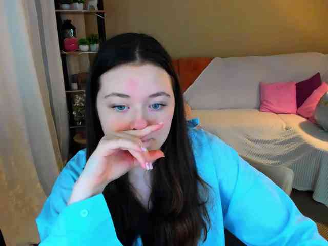 AlluringLookk webcam